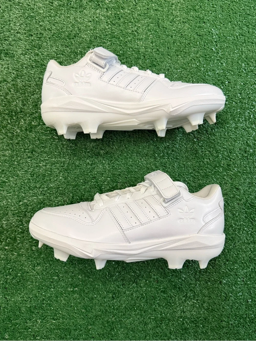 Adidas Forum TPU Baseball Cleats – Men’s Size 10 – All White